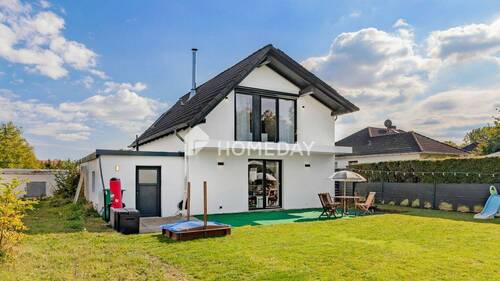 Außenansicht 3 - Willkommen Zuhause - Doppelhaushälfte mit Gartenidylle und modernem Komfort