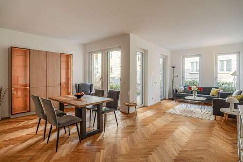 Wohn- und Essbereich - Elegante Erdgeschosswohnung mit Terrasse im Herzen Potsdams