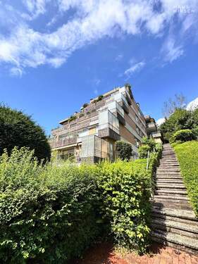 Außenansicht Tal - Renovierungsbedürftige Dreizimmerwohnung mit traumhaftem Ausblick