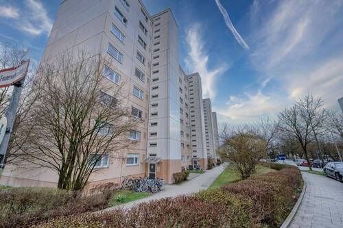 Aussenansicht Eingang - 3 Zimmer Etagenwohnung in München