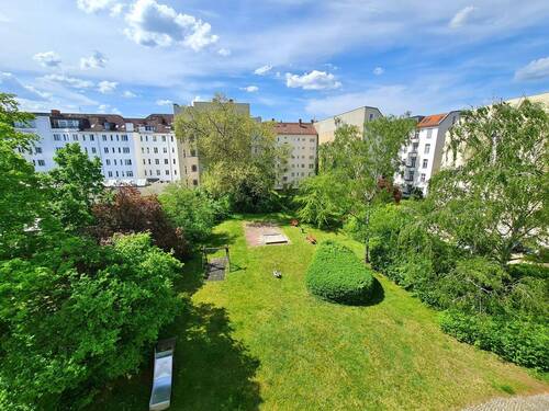Balkonblick - 3 Zimmer Etagenwohnung zum Kaufen in Berlin