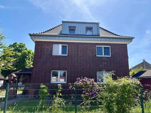 Straßenansicht - Geräumige ETW mit Garage und Gartenmitbenutzung im beliebten Budberg