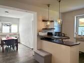 Offene Küche mit Blick in Richtung Essbereich - 5 Zimmer Etagenwohnung in Rheinberg