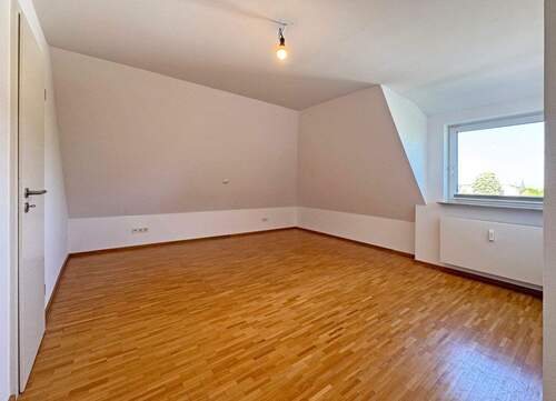 Schlafzimmer mit begehbarem Kleiderschrank - 