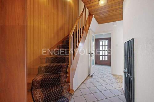 Flur mit Eingangsbereich - 