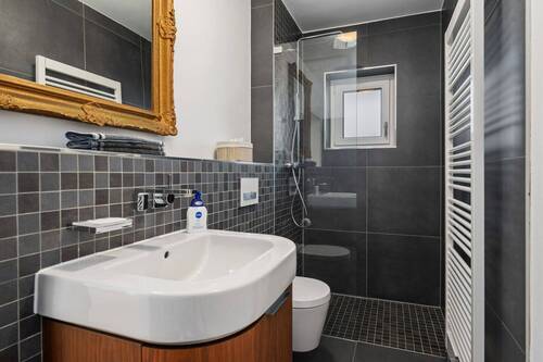 Badezimmer im Erdgeschoss (5,02m²) - 