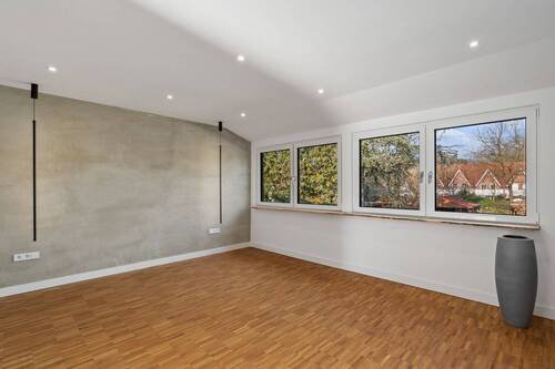 Zimmer 1 im Dachgeschoss (21,99m²) - 