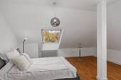 Zimmer 3 im Dachgeschoss (10,67m²) - 