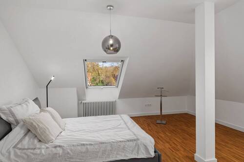 Zimmer 3 im Dachgeschoss (10,67m²) - 