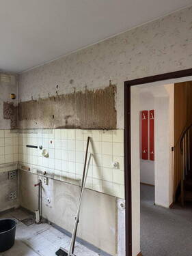 Küche mit Blick in den Flur - 