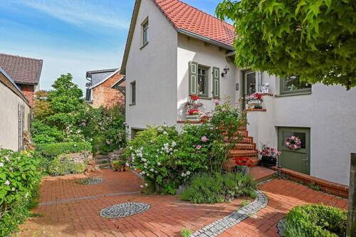 Haus Seitenansicht - 5 Zimmer Einfamilienhaus zum Kaufen in Erxleben