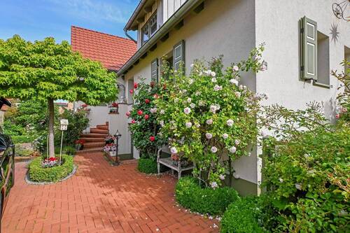 Haus Seitenansicht - 5 Zimmer Einfamilienhaus in Erxleben