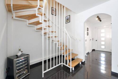 Treppe ins Obergeschoss - 