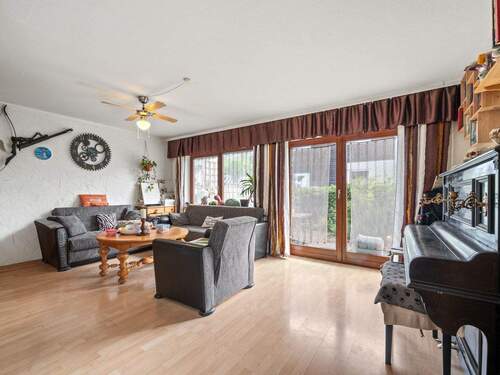 Wohnzimmer - 4 Zimmer Doppelhaushälfte in Owingen