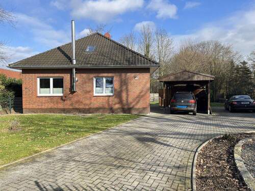 Straßenansicht - Modernisierter Bungalow mit Einbauküche und Carport in Neuenburg!