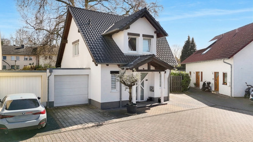 Außenansicht - Familientraum in Alt-Hürth - zeitloses Einfamilienhaus mit großzügigem Garten in ruhiger Lage