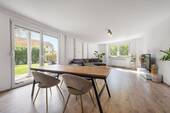Wohnbereich mit Gartenzugang - Einfamilienhaus mit 198,00 m&sup2; in Hürth zum Kaufen