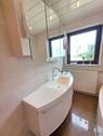 1. OG Tageslichtbad mit Badewanne & Dusche (2) #113200 - 
