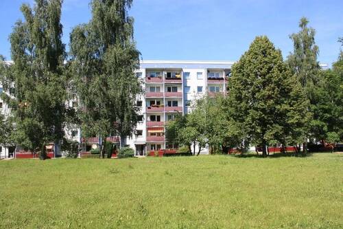 Rückansicht - 4-Raum-Familienwohnung mit Balkon