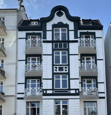 Außenansicht - Altbau trifft Lifestyle - mit Balkon & Charme
