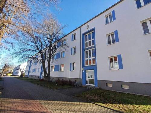 Hausansicht - 4 Zimmer Etagenwohnung zur Miete in Merseburg