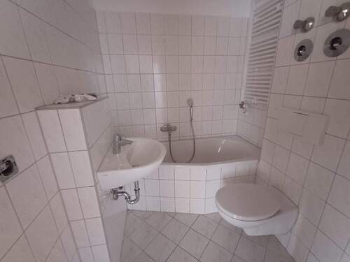 innenliegendes Bad - Etagenwohnung mit 73,10 m&sup2; in Merseburg zur Miete