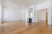 Salon I/ Wohnbereich Ansicht I - Repräsentative und modernisierte Altbauetage mit Stellplatz und Lift