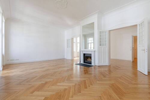 Salon I/ Wohnbereich Ansicht I - Repräsentative und modernisierte Altbauetage mit Stellplatz und Lift