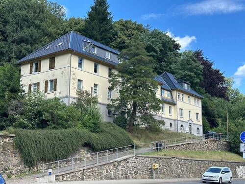 Ansicht - Mehrfamilienhaus mit 11 Wohneinheiten - am Waldrand mit großem Garten