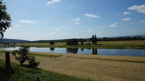 Fernblick - Premium-Baugrundstück in Dresden am Elbhang mit Elb-Panorama mit medialer Erschließung und Baugenehmigung