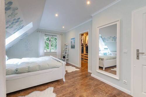 Schlafzimmer mit begehbarem Kleiderschrank - 