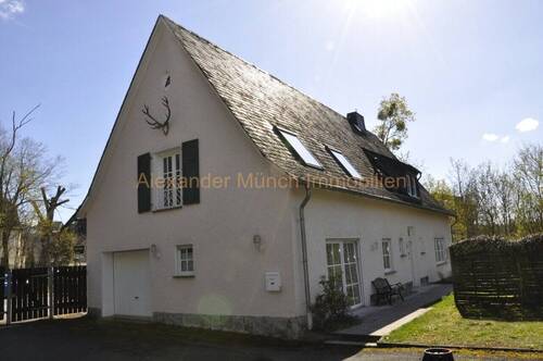 1.Aussenansicht - 8 Zimmer Einfamilienhaus zum Kaufen in Idstein