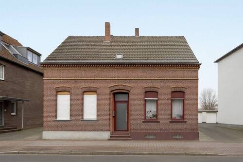 Straßenansicht - Charmante Doppelhaushälfte für Gartenliebhaber