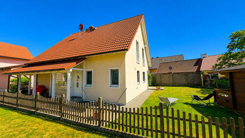 Nord-Ansicht - 5 Zimmer Einfamilienhaus zum Kaufen in Neutraubling