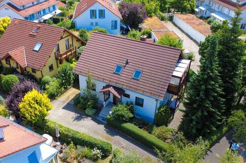 Hausansicht - 7 Zimmer Einfamilienhaus zum Kaufen in Dresden / Pappritz