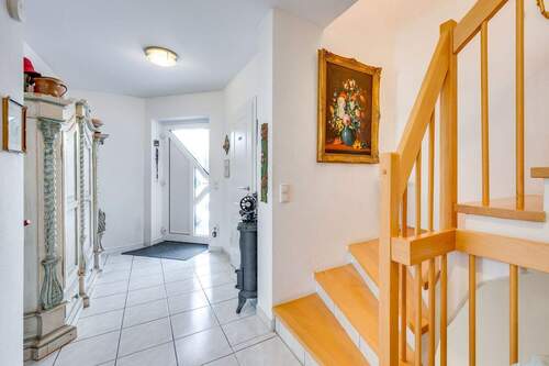 Flur - Doppelhaushälfte mit 178,00 m&sup2; in Kottgeisering zum Kaufen