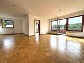 Wohnzimmer - Modernisierte 4-Zimmer Wohnung in Halbhöhenlage