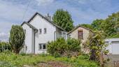 Frontseite - Freistehendes Einfamilienhaus mit großem Grundstück, Doppelgarage & vielseitigem Potenzial in Gründau