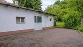 Seitlicher Zugang zu Garten und Nebenräumen - 4 Zimmer Einfamilienhaus in Gründau