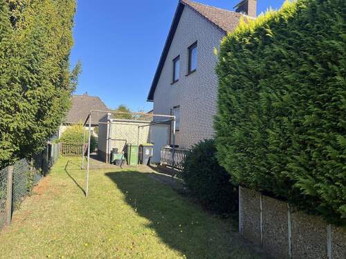 Westseite - 9 Zimmer Einfamilienhaus in Bad Fallingbostel