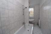 Badezimmer - Etagenwohnung mit 46,80 m&sup2; in Bernburg (Saale) zur Miete