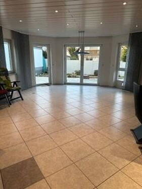 Wohn-/Esszimmer (Erker) 42 qm - 