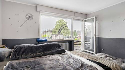 1. OG Schlafzimmer 1 - 