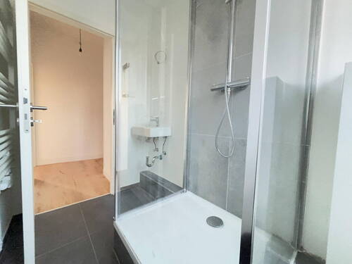 Badezimmer - PROVISIONSFREI: Hochwertig sanierte 2-Zi. Whg. in zentraler Lage