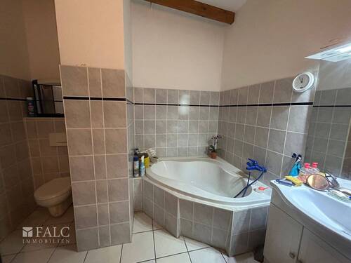 Badezimmer - Mehrfamilienhaus, Wohnhaus in Rostock zum Kaufen