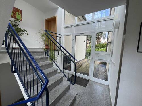 Im Treppenhaus - 2 Zimmer Etagenwohnung in Dresden