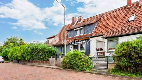 Außenansicht 2 - Großzügiges Zuhause für die ganze Familie - Gepflegte Doppelhaushälfte mit rund 180 m² Wohnfläche