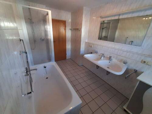Badezimmer - 3 Zimmer Etagenwohnung in Bad Reichenhall