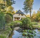Haus und Teich - Architektenhaus auf großem Grundstück