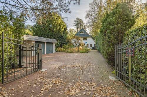 Auuffahrt - 7 Zimmer Einfamilienhaus in Hamburg